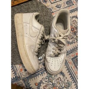 Nike Air Force 1 07 Low White Leather Sneakers Mens 9.5 DD8959-100